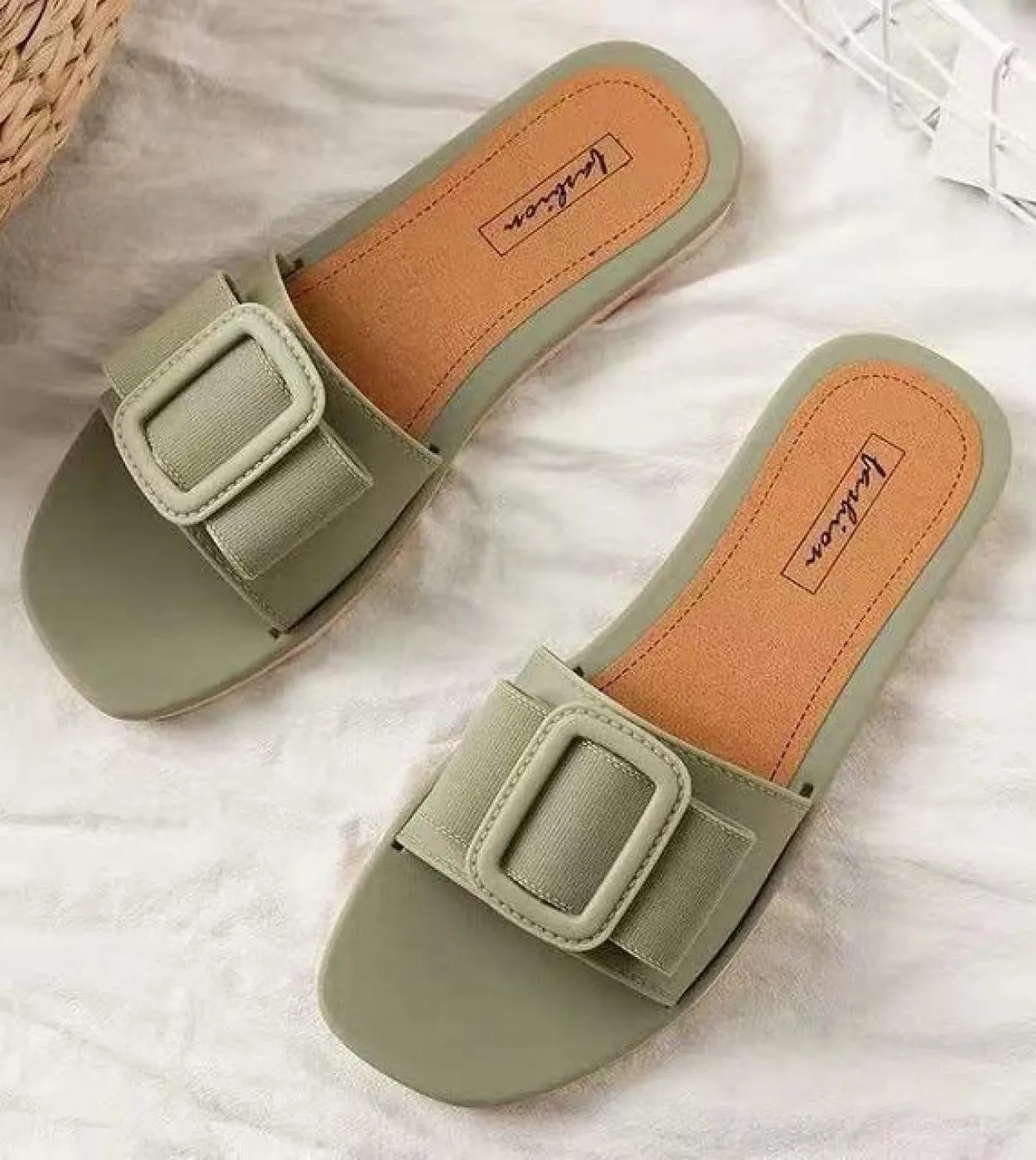 2022 New Casual Estate Confortevole Piatto Da Donna Sandalo Morbido Senza Tacchi Pantofole Da Spiaggia Da Spiaggia Con Punta Ape