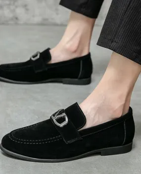 Fashion New 2022 Designer di lusso a punta in pelle scamosciata con catena in metallo Scarpe casual da guida per abito da ballo