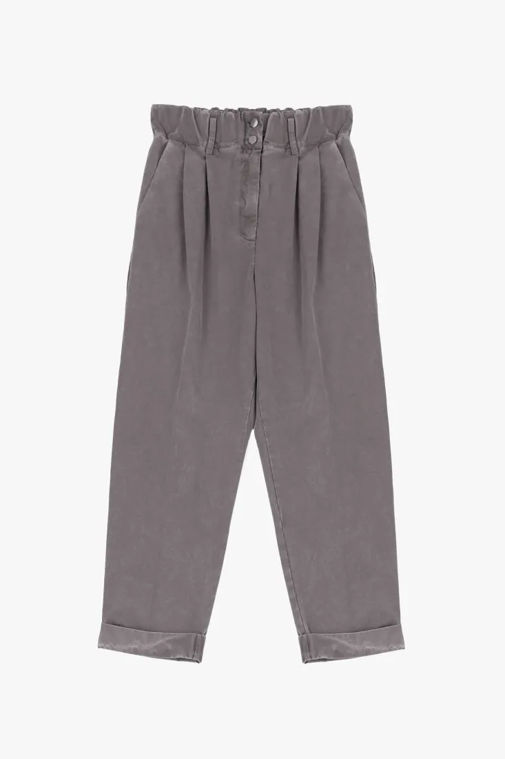  High-waisted trousers with pleats    