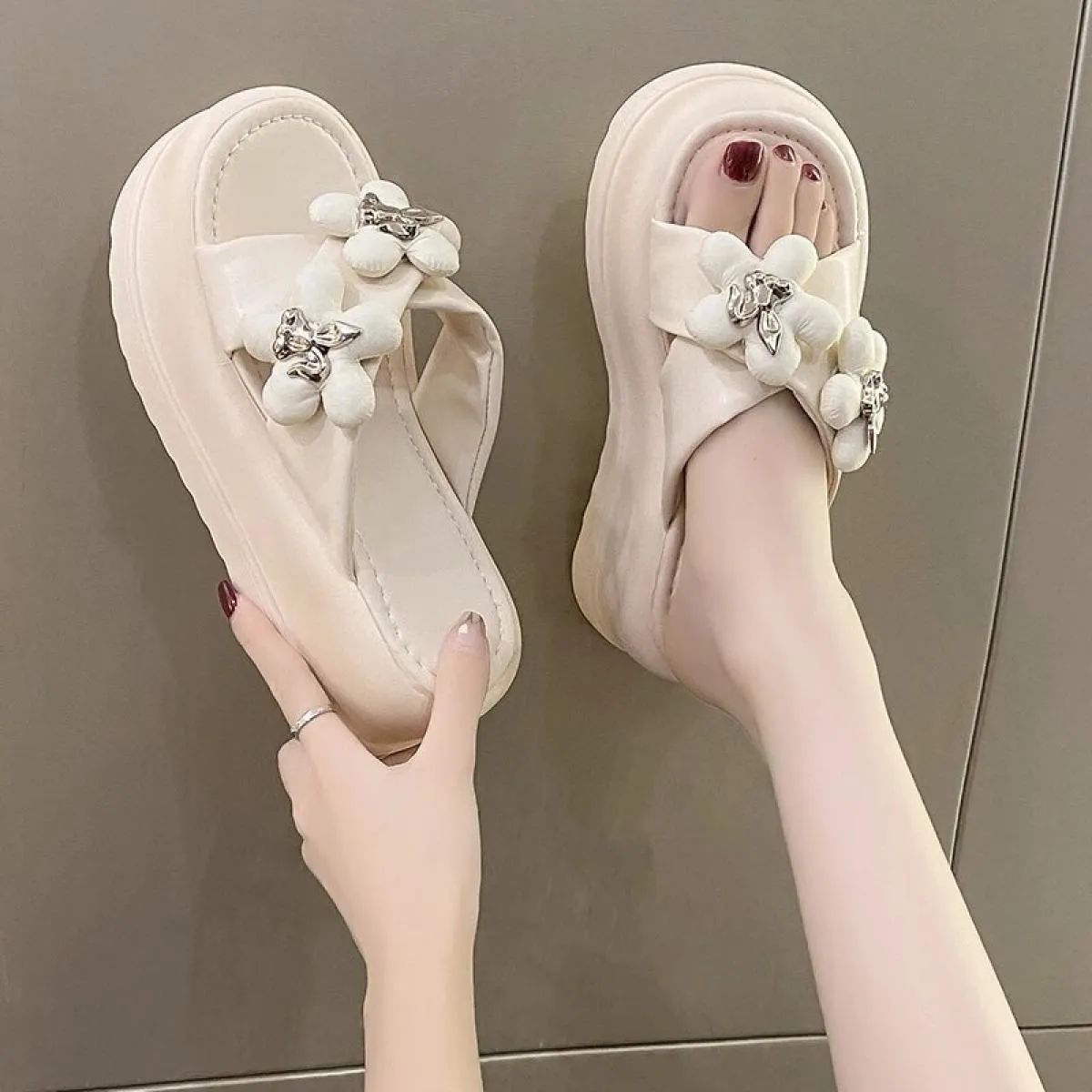 Le più nuove donne Infradito Pantofole casual estive con fiori Infradito Pantofole da donna Dolce spiaggia antiscivolo Fondo spe