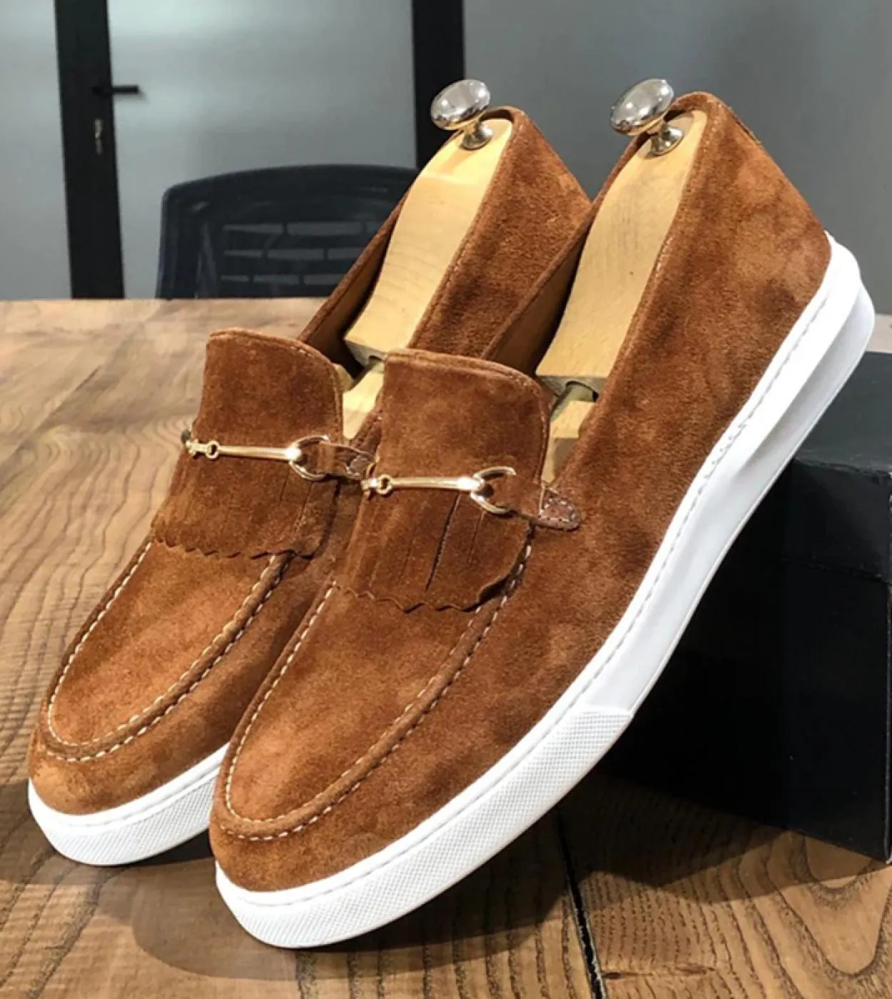 New In Brown Men Vulcanize Shoes Fringe Flock Slipon Uomo Scarpe casual Spedizione gratuita per uomo Sheos Zapatos De Hombre Uom