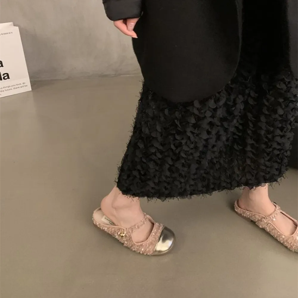 Piccole e profumate pantofole Baotou francesi con paillettes per le donne 2024 Temperamento stile primavera ed estate Mary Jane