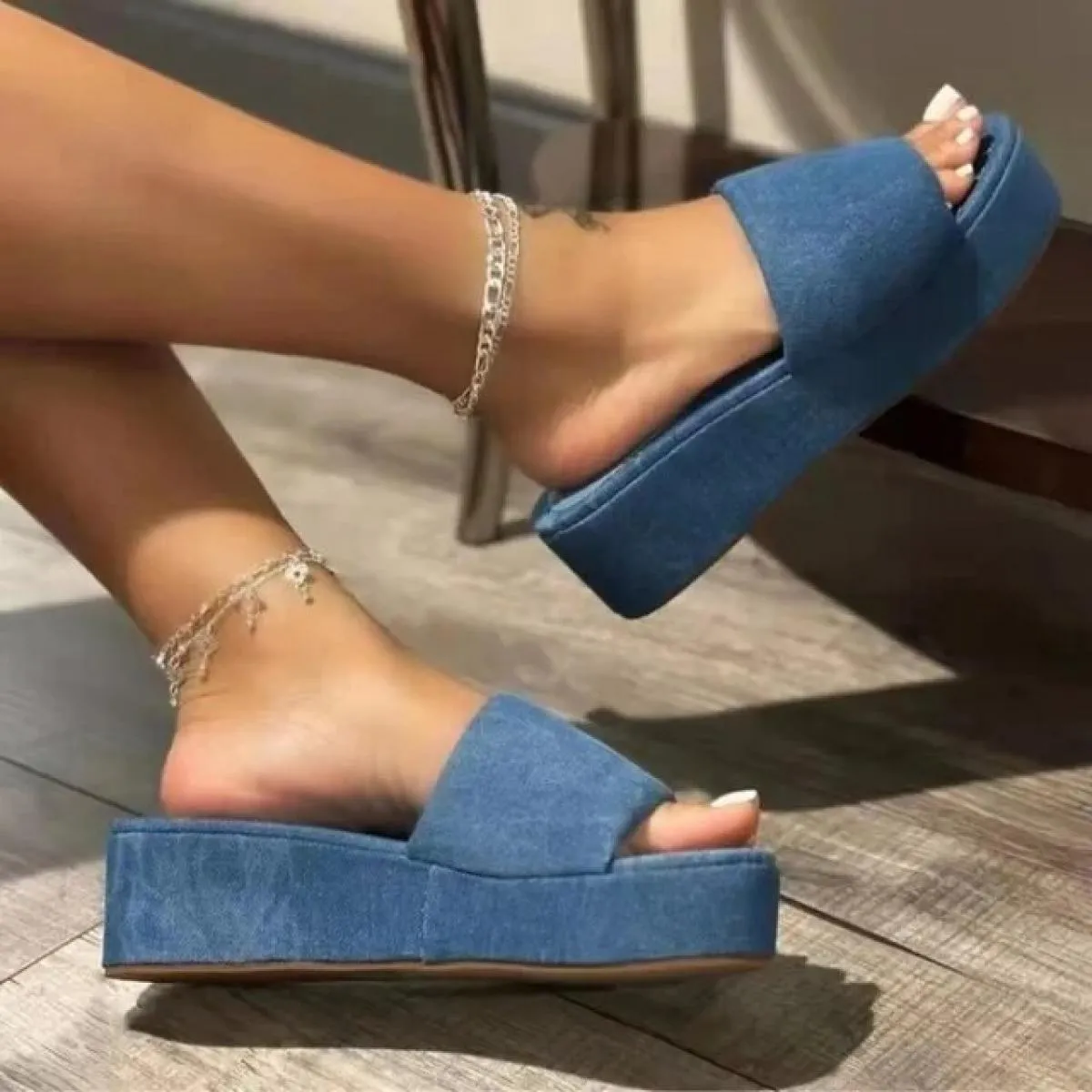 Scarpe da donna in vendita 2023 nuove pantofole da donna con piattaforma estate all'aperto da passeggio da donna con zeppa panto