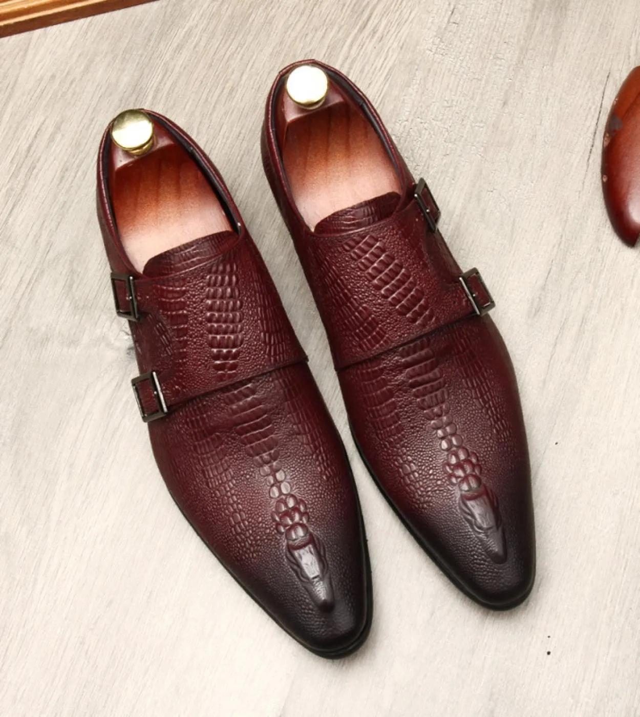 Scarpe eleganti firmate italiane Uomo Vera pelle Moda modello coccodrillo Fibbia Oxford Fatti a mano Nuovi mocassini Matrimonio