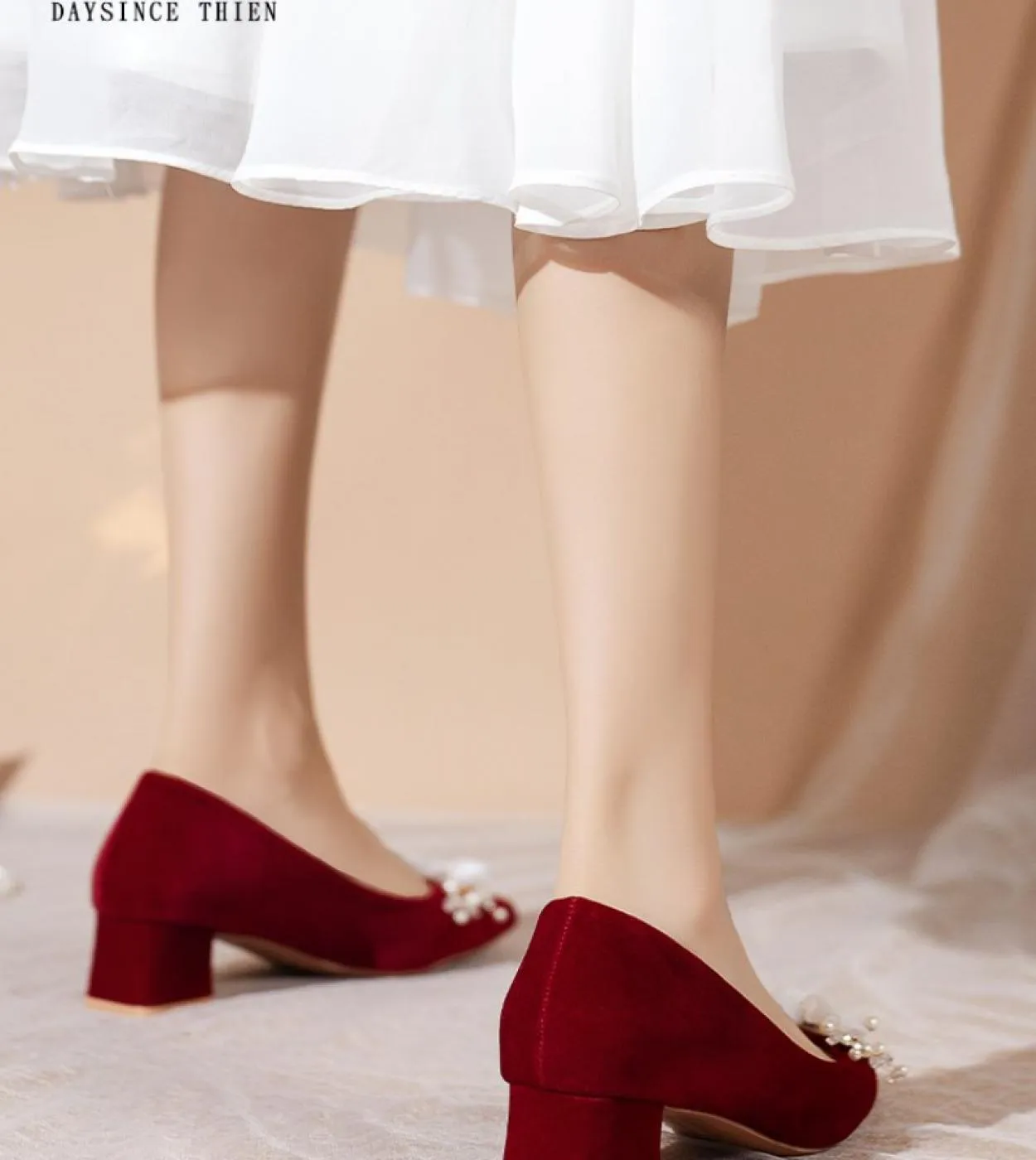 Tacchi alti da donna Vino rosso scamosciato Perla Moda Scarpe da donna 2023 Nuove scarpe a punta con bocca poco profonda Tacchi