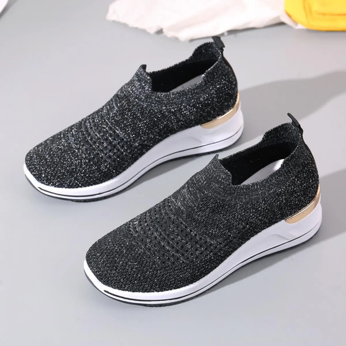 Tstctb Sneakers da donna 2022 Primavera ed estate nuove scarpe casual traspiranti con fondo spesso in tinta unita altezza intern