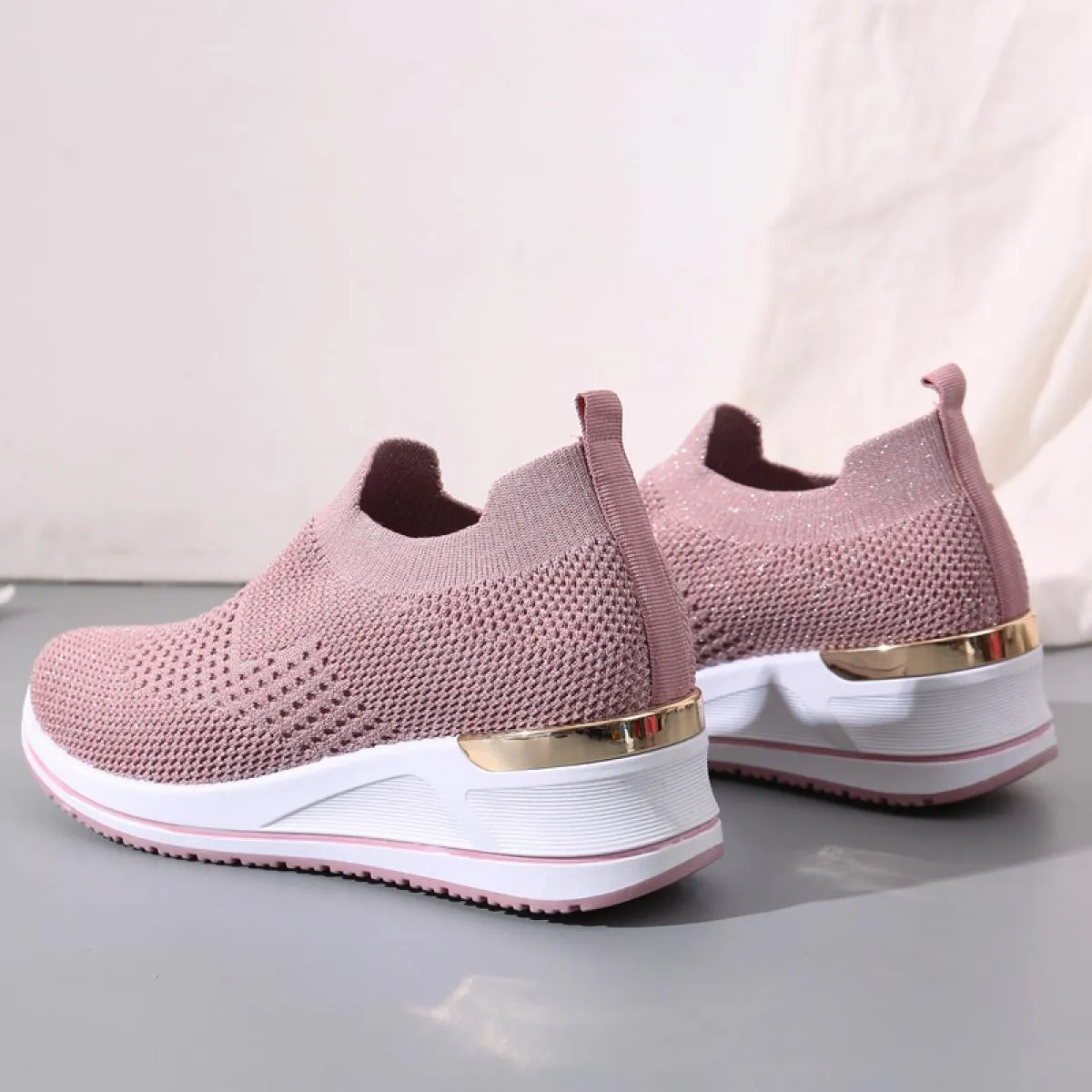 Tstctb Sneakers da donna 2022 Primavera ed estate nuove scarpe casual traspiranti con fondo spesso in tinta unita altezza intern