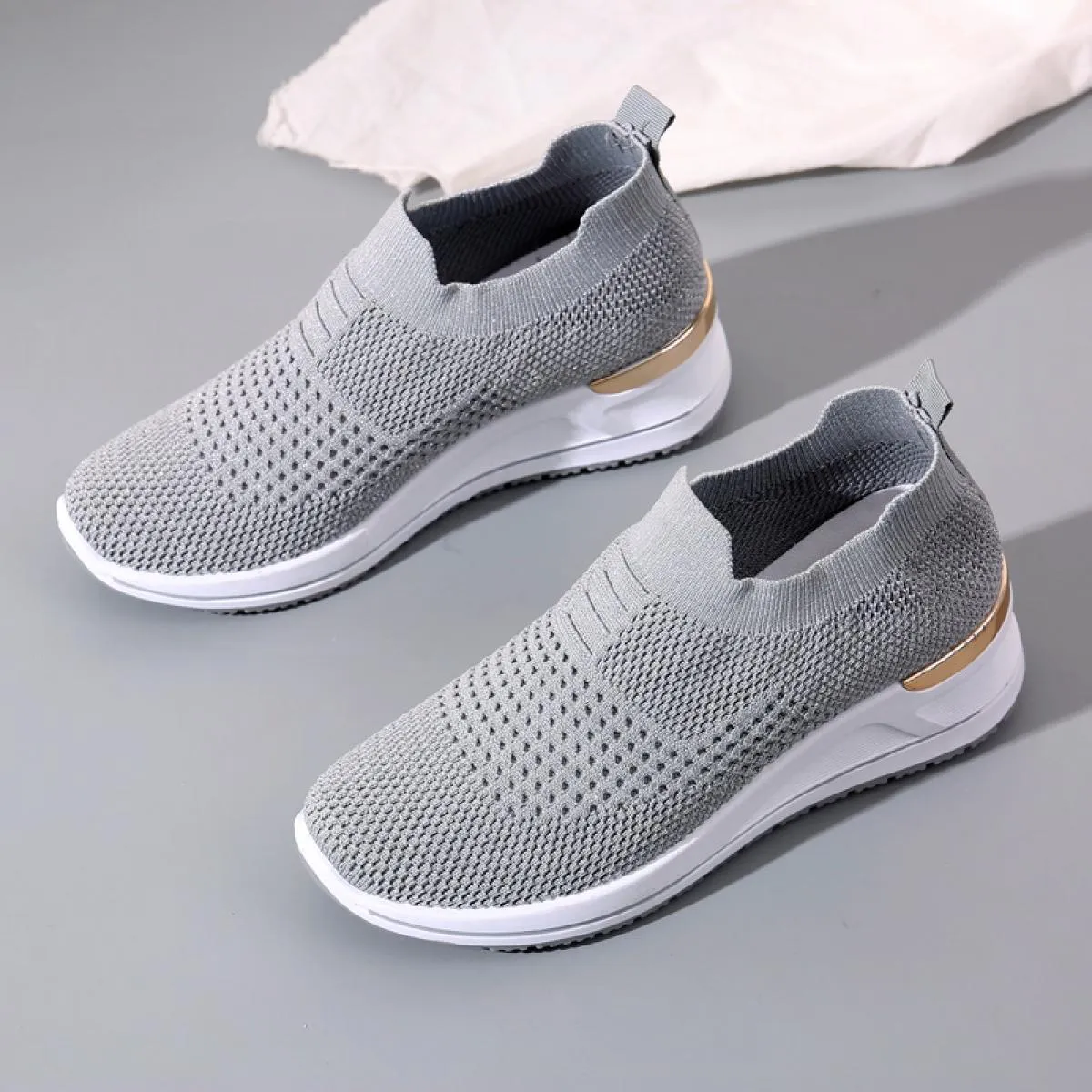 Tstctb Sneakers da donna 2022 Primavera ed estate nuove scarpe casual traspiranti con fondo spesso in tinta unita altezza intern