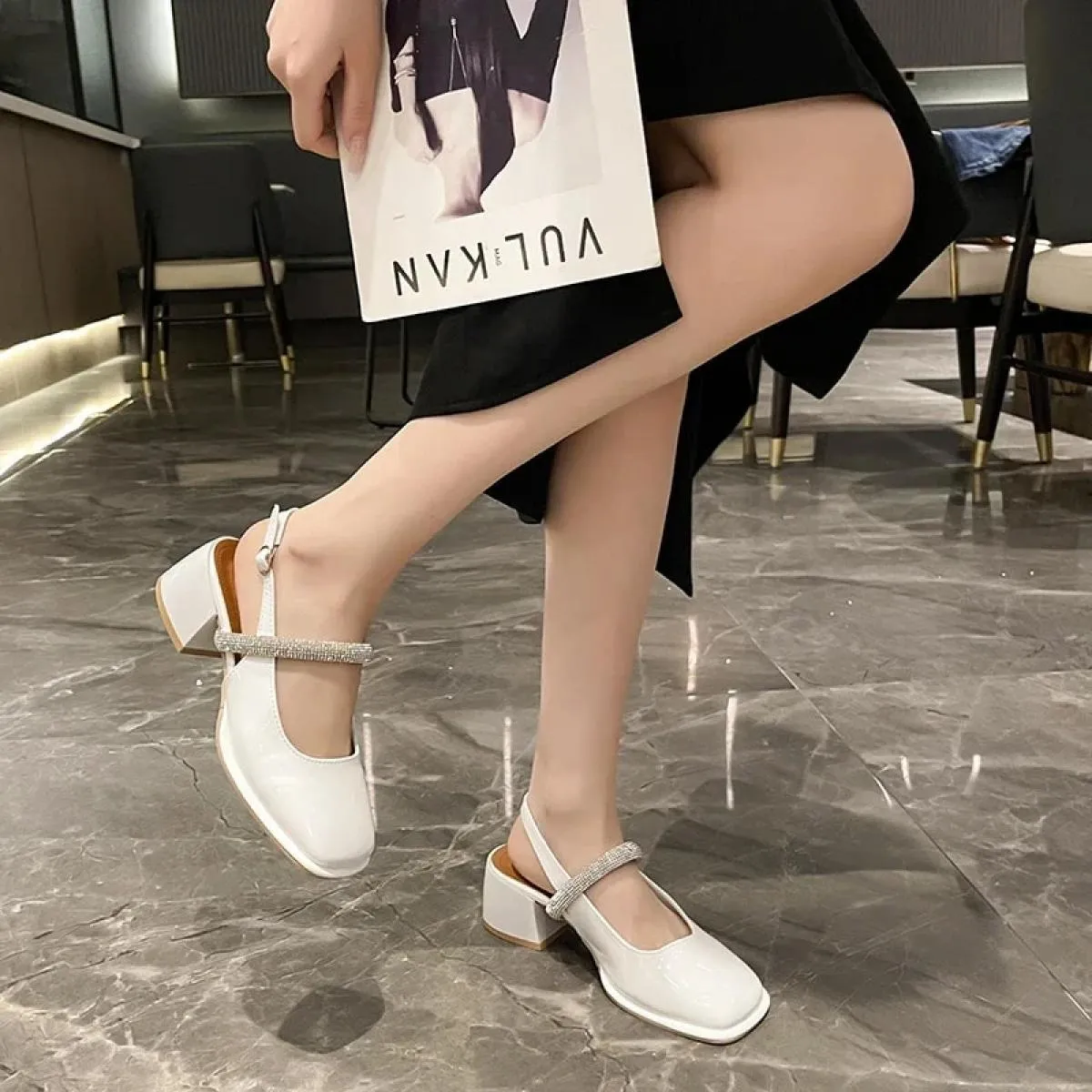 Vendita calda Abito da donna estivo Tacco medio Punta quadrata Moda Sandali da festa di nozze Scarpe casual da donna